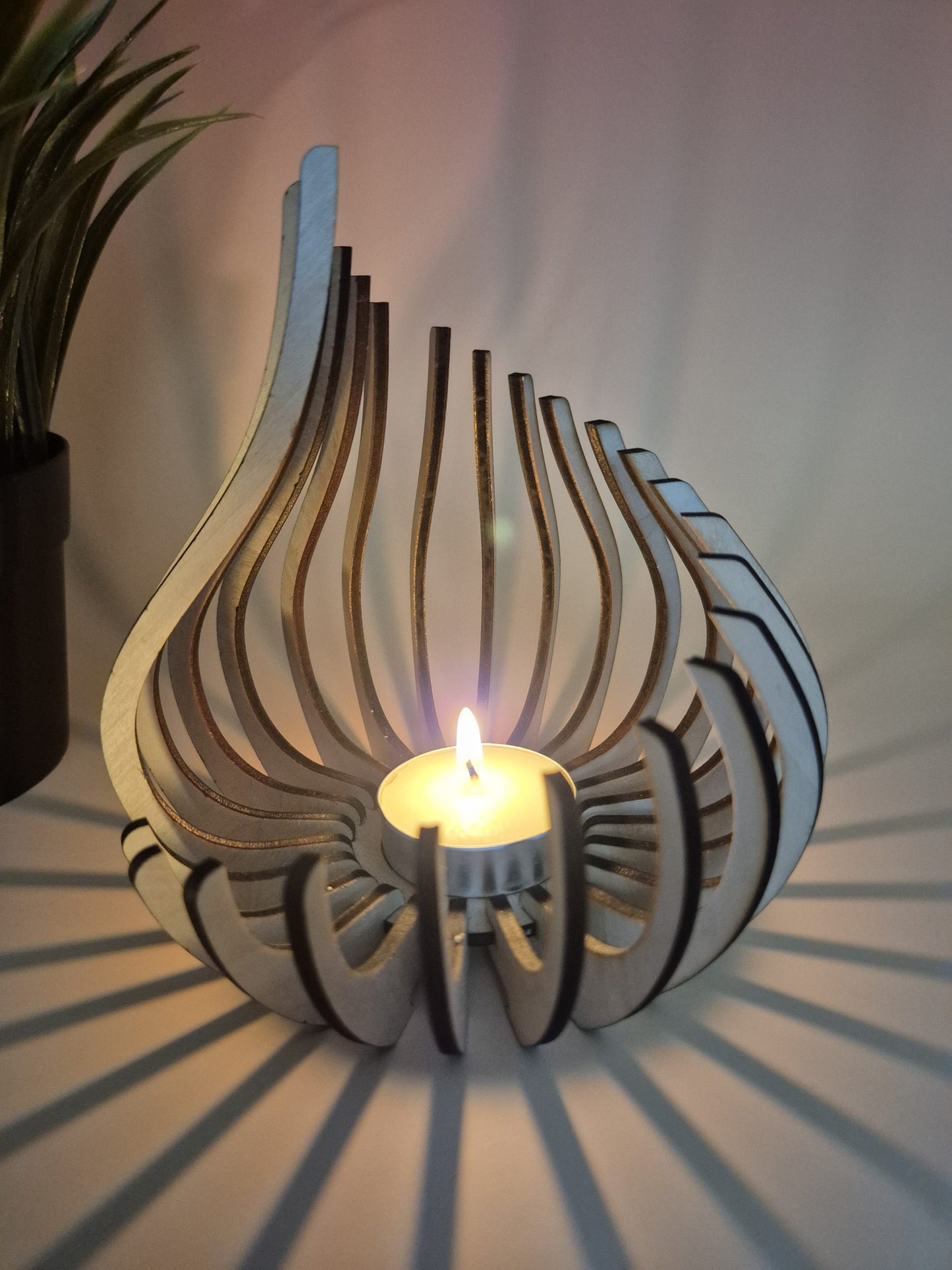 Teardrop tealight holder image 1