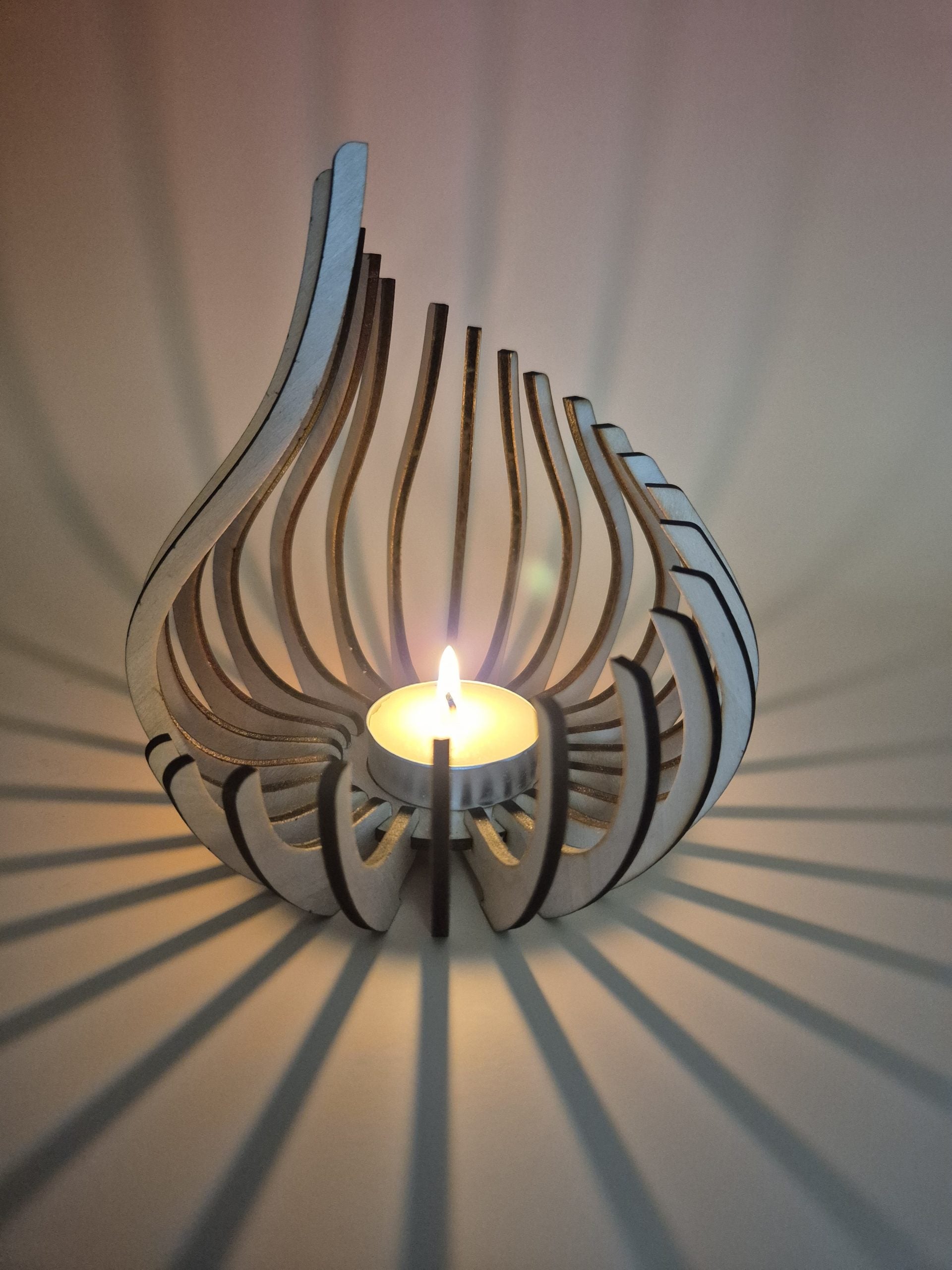 Teardrop tealight holder image 0