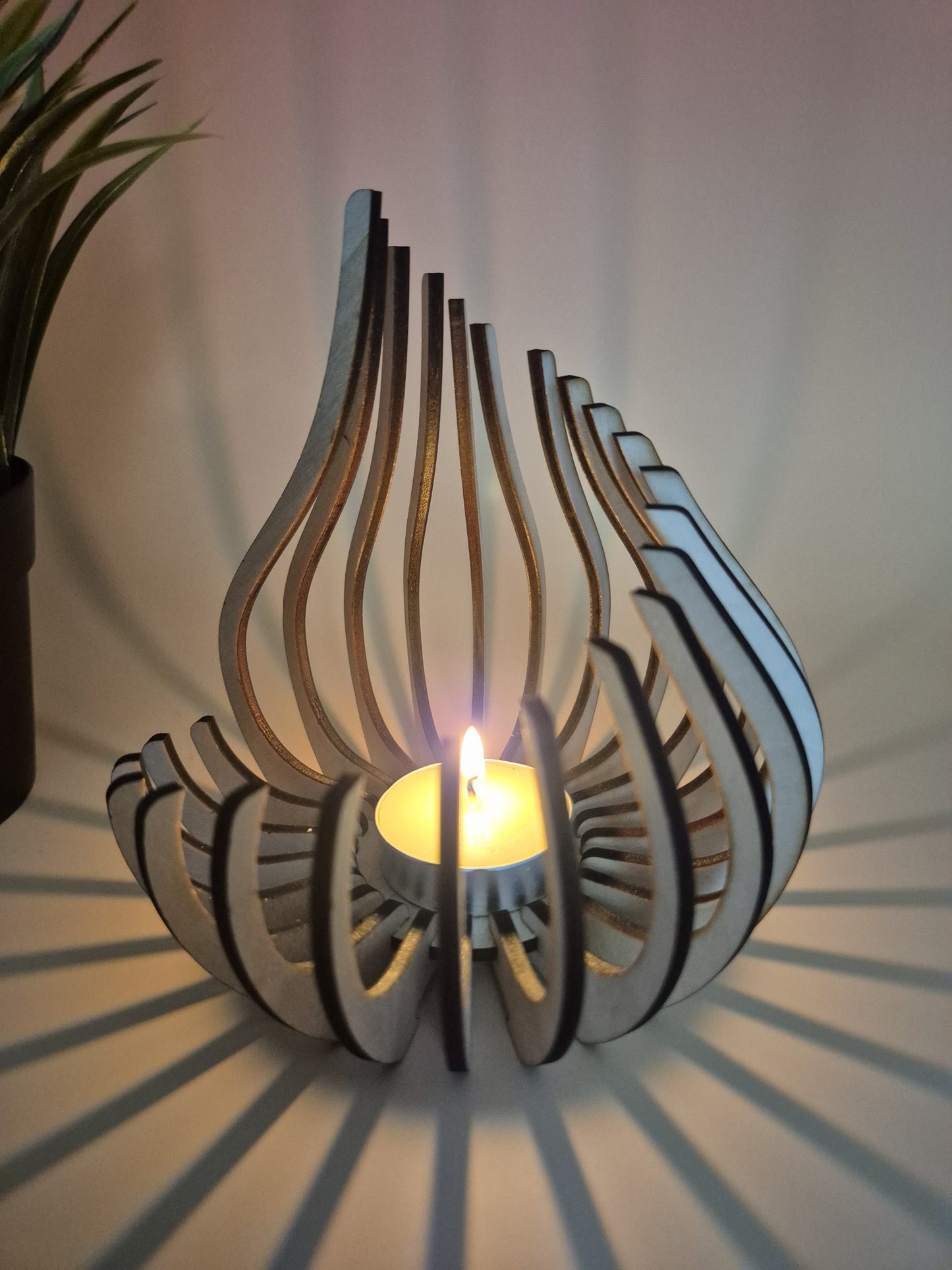 Teardrop tealight holder image 2